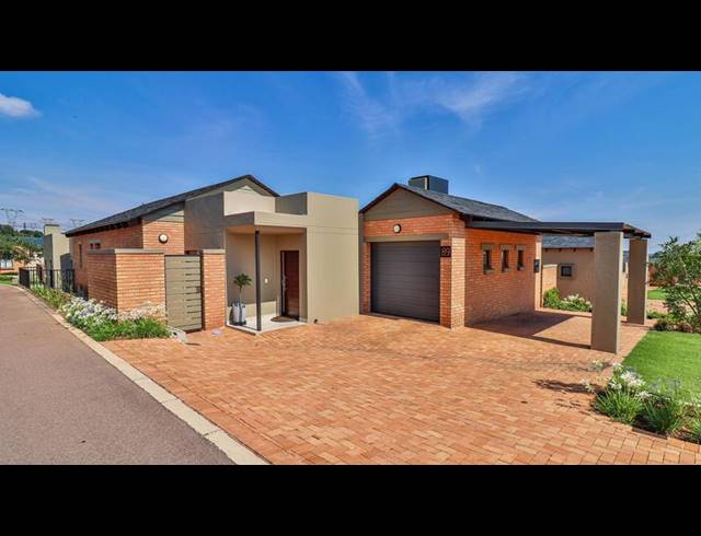 2 BEDROOM TOWNHOUSE FOR SALE IN RETIRE AT MIDSTREAM